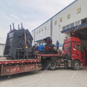 1000*700液壓對輥制砂機(jī)，1210反擊破發(fā)往四川